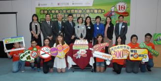 Guests and peer smoking cessation counsellors took a group photo at the HKU Youth Quitline 10th anniversary celebration ceremony.